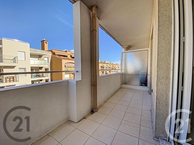 Appartement F1 à louer - 1 pièce - 28.0 m2 - NICE - 06 - PROVENCE-ALPES-COTE-D-AZUR - Century 21 Maison De L'Immobilier